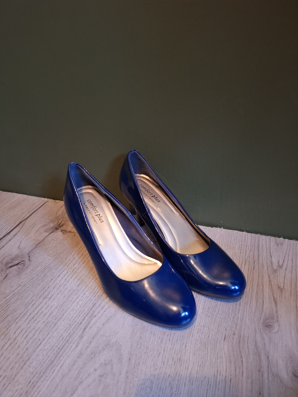 comfort plus by Predictions Women's Blue Patent Round-Toe Pumps